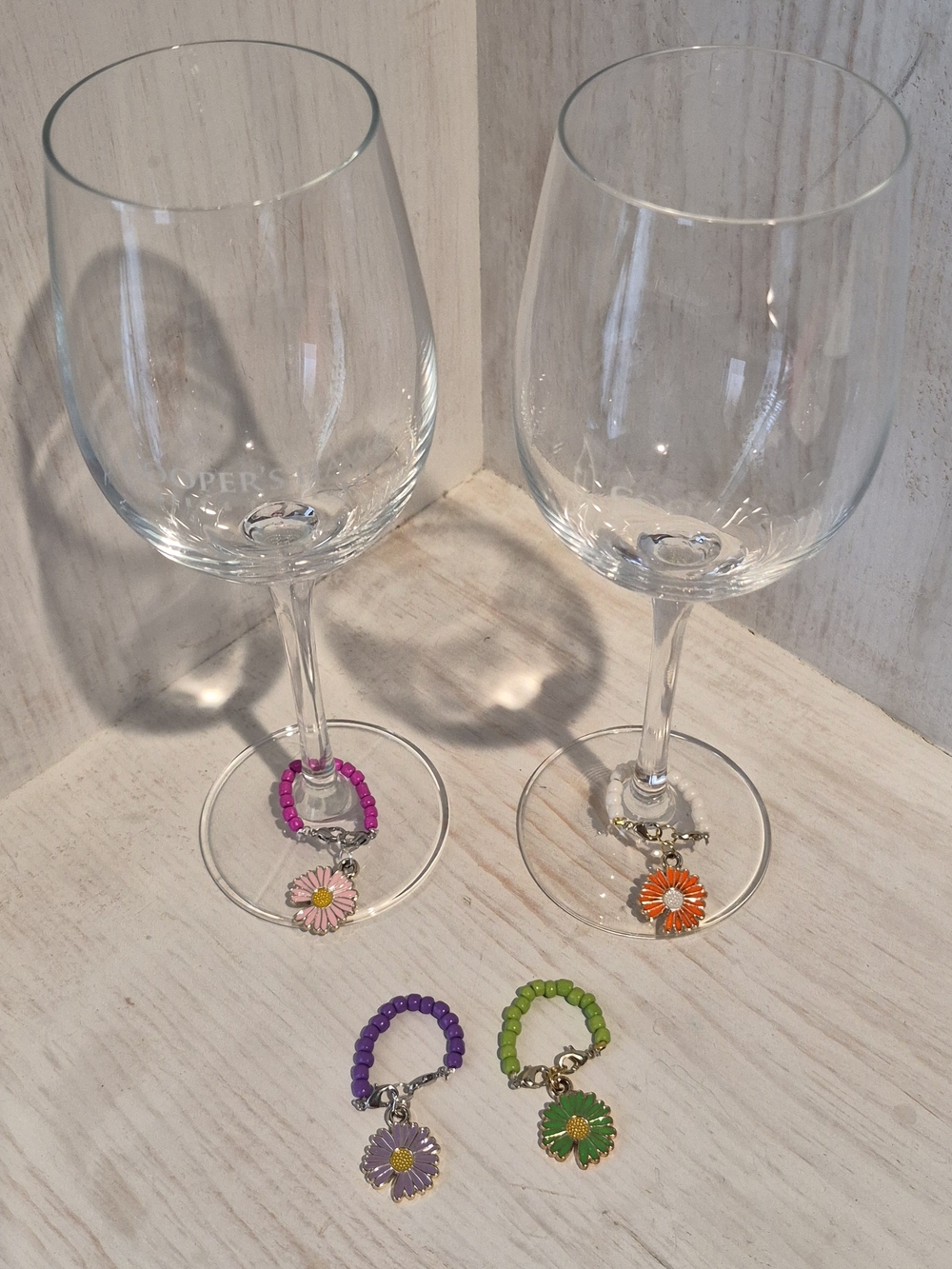 Set of 4 Wine Glass Charms Made With Different Colors And Daisy Flowers